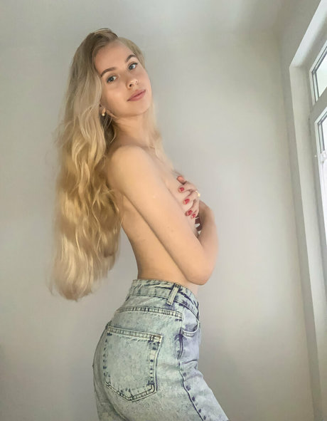 fantasy pearl nudes star images