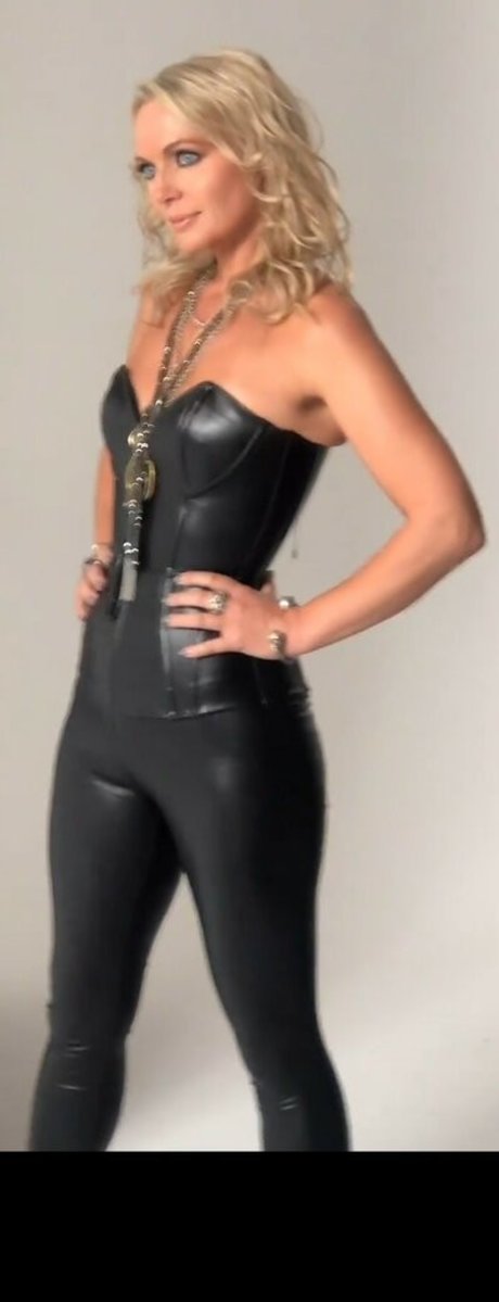 Isla Traquair star naked archive