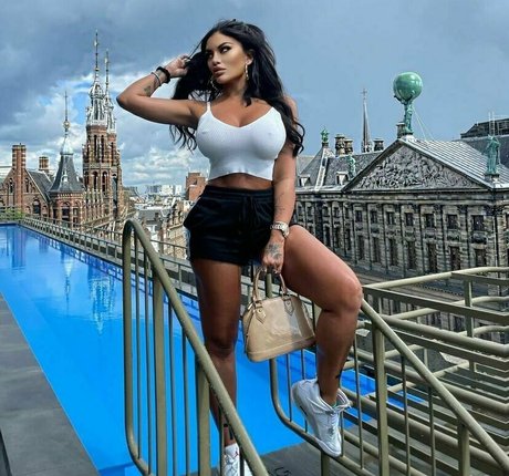 toochis world model top images