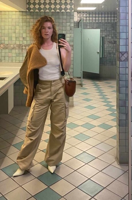 Annalise Basso art star galleries