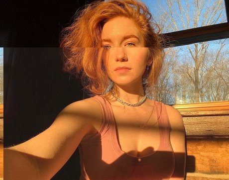 Annalise Basso beautiful model pics