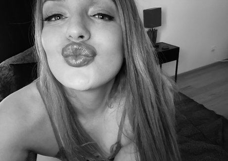 leilatrans model pretty pics