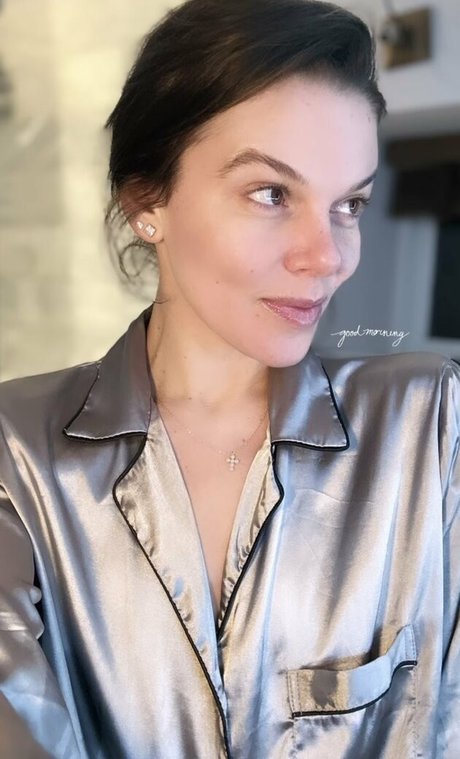 Faye Brookes star sexy pic