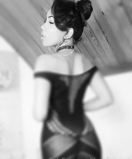 therainqueen sex model picture