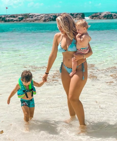 Babi Sabbag star pornographic image