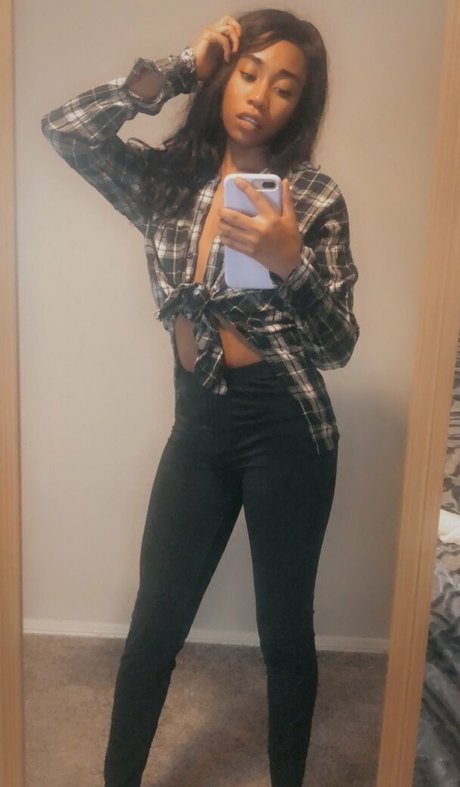 aprilraeee porn star photos