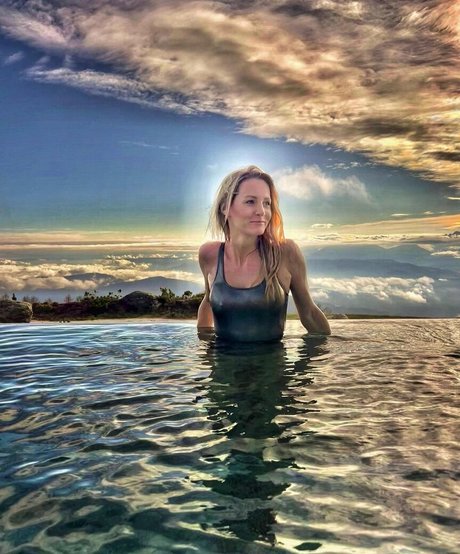 Melissa Naschenweng model exclusive photo