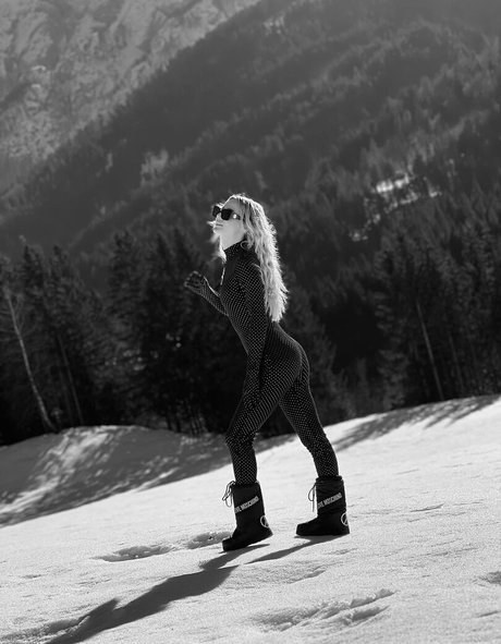 Melissa Naschenweng hot star pics