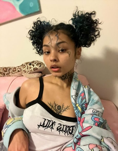 aliengirl0 erotic pornstar photo