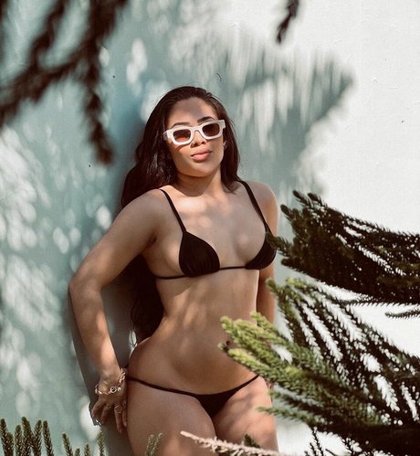 Vitoria Kelly model free pictures