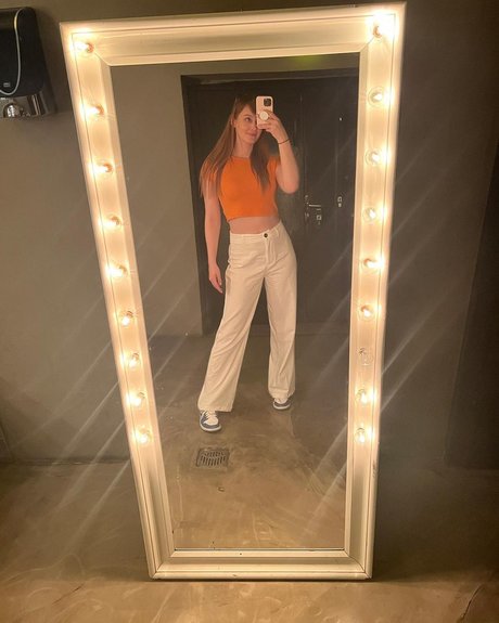 Sjokz naked pornstar photo