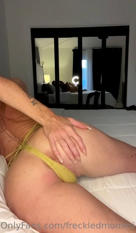 freckledmommi nudes star images