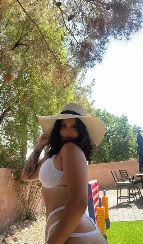 kellymariev adult model picture