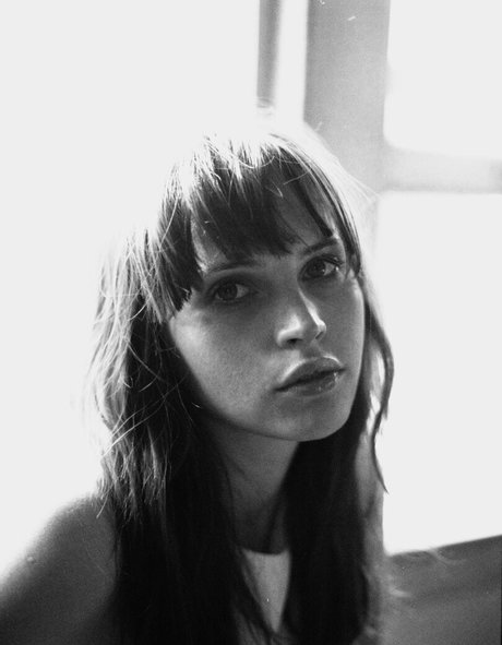 Felicity Jones erotic star pics