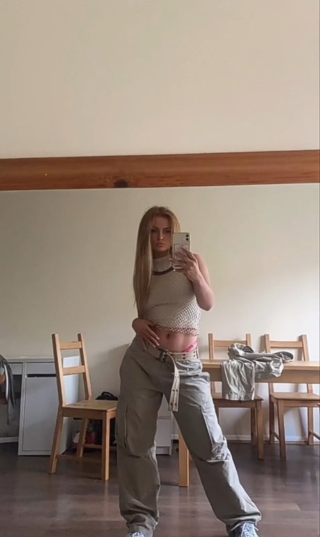 Maisie Smith pornstar xxx pic