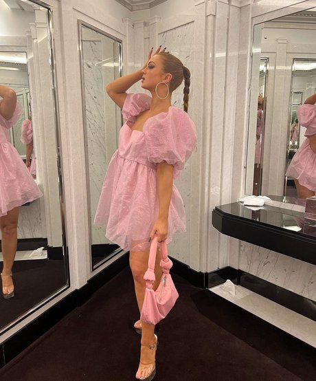 Maisie Smith free actress pics