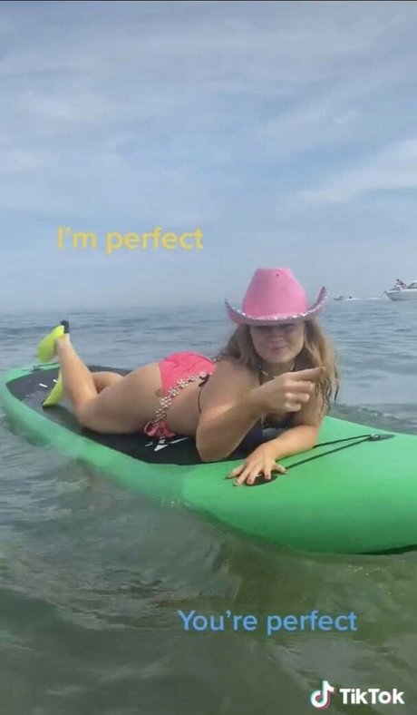 Maisie Smith exclusive model picture