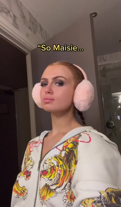 Maisie Smith pornographic model image