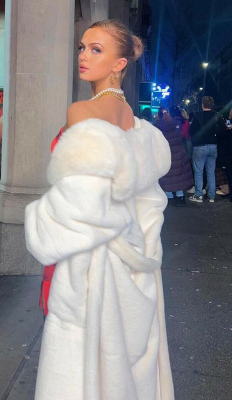 hooters onlyfans exclusive photos