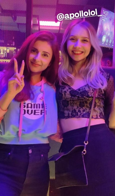 AnnieFuchsia best model pic