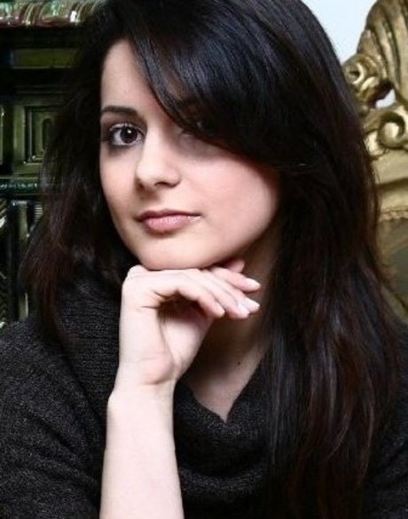 AnnieFuchsia art model pics