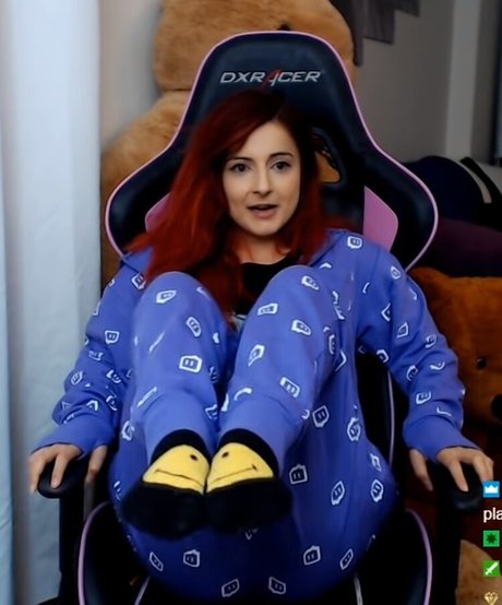 AnnieFuchsia naked star img