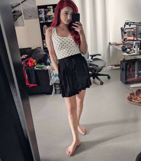 AnnieFuchsia pornstar sex images