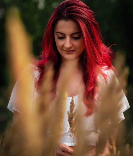 AnnieFuchsia model best picture