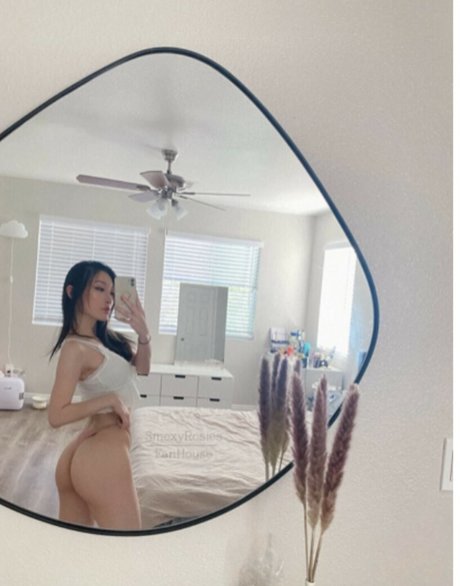 Smexyrosies adult model photo