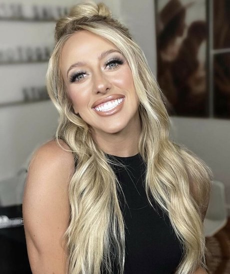 Brittany Lynne sexy pornstar photo