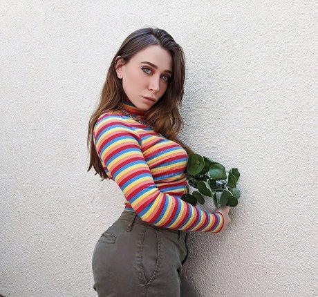 Ayytrae model erotic image