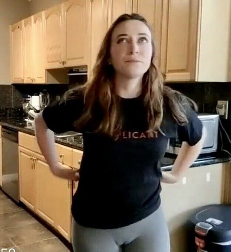 Ayytrae nude star pictures