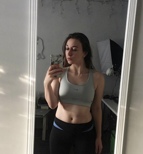 Ayytrae model erotic image