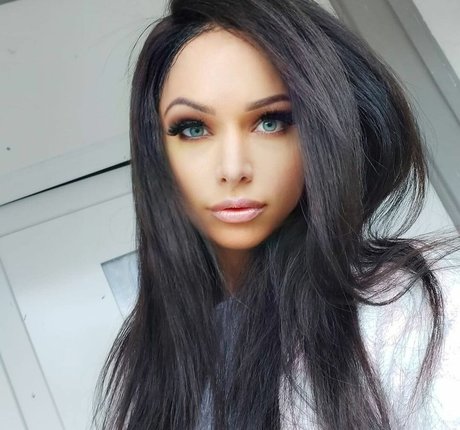 Tyra Kadney model xxx pic