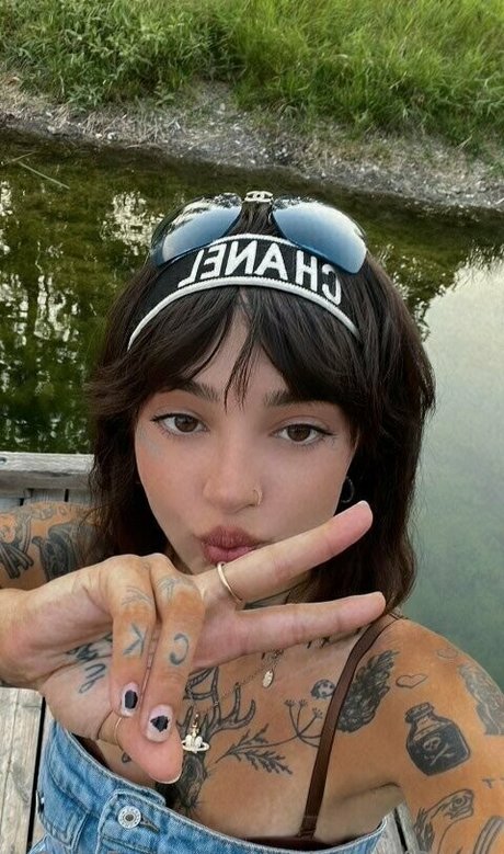 Notsick3 model naked galleries