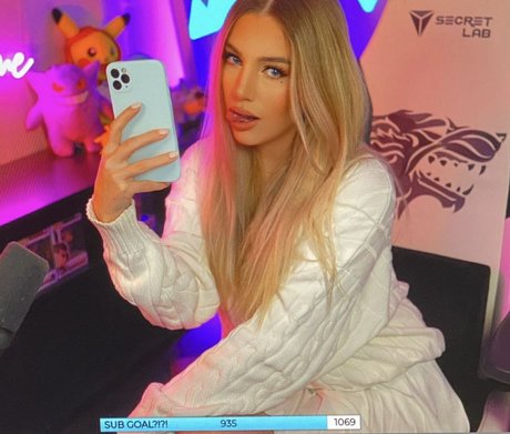 Emerome nude pornstar gallery