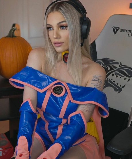 Emerome xxx star photos