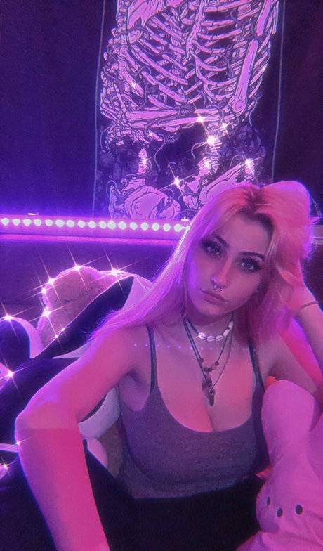 Thatkidronni model nudes pic