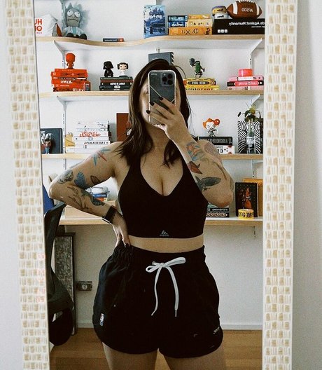 Pathy Dos Reis hot pornstar image