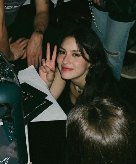 Gracie Abrams high quality model image