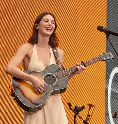 Gracie Abrams hd actress archive