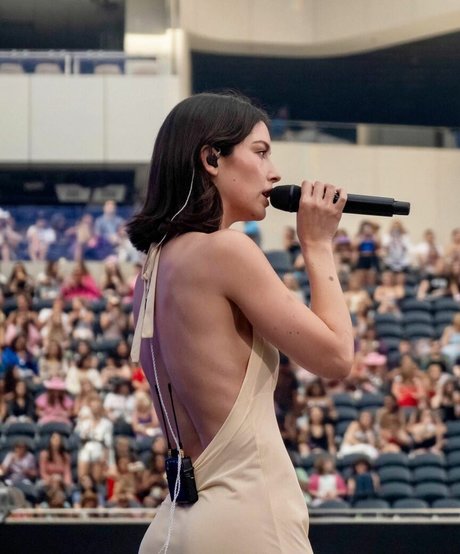 Gracie Abrams star nice pictures