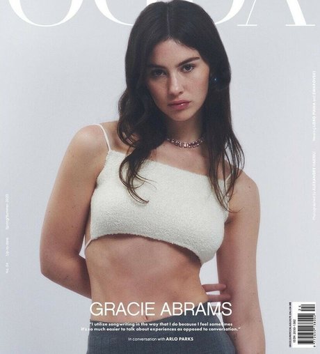 Gracie Abrams model erotic pictures