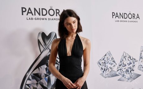 Gracie Abrams model sex img