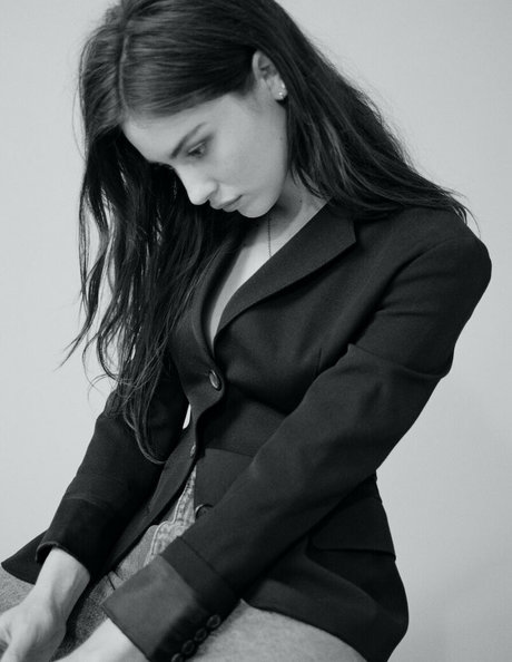 Gracie Abrams model nudes images