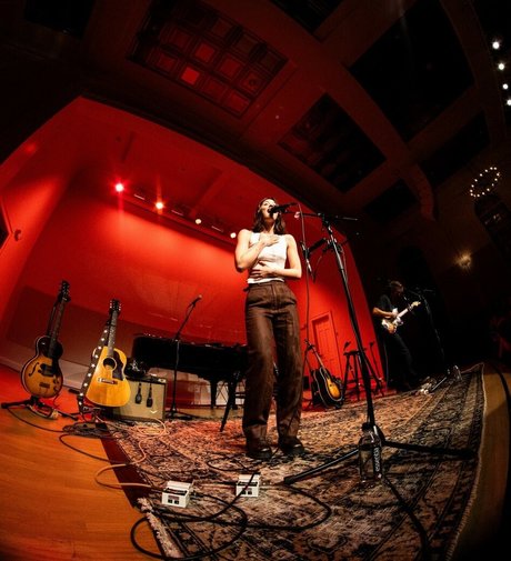 Gracie Abrams pornstar pretty img