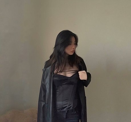 pipluptiny model sexy image