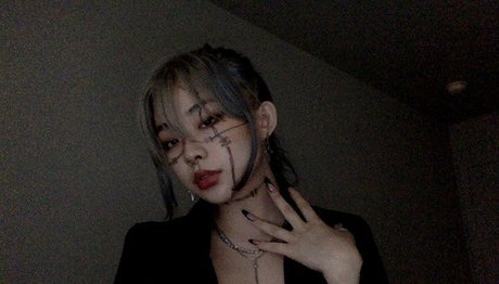 pipluptiny model pornographic photo