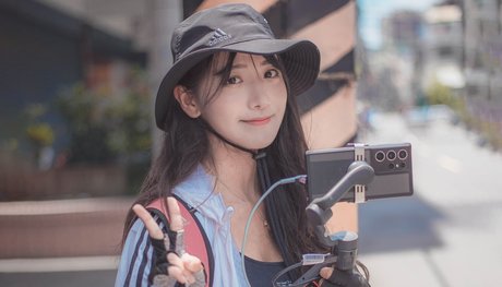 jinnytty free actress galleries