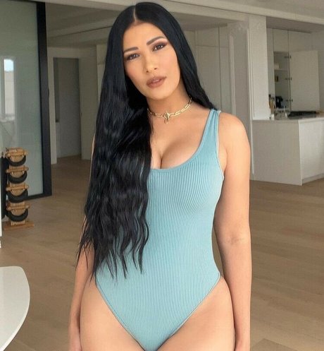 Simaria best model image